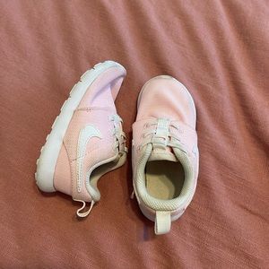 Pink Nike Roshe’s